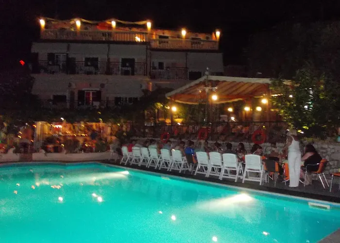Ξενοδοχείο με διαμερίσματα Argo Pool & Bar Μπενίτσες
