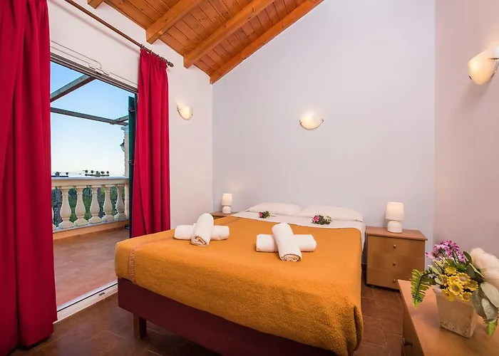 Ξενοδοχείο με διαμερίσματα Argo Pool & Bar 4*