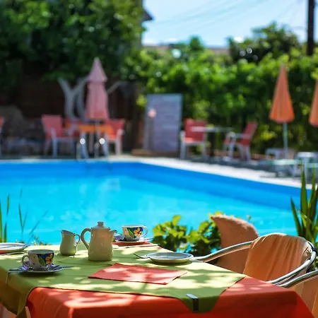 Argo Pool & Bar Appart hôtel