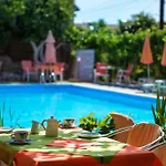 Argo Pool & Bar アパートホテル