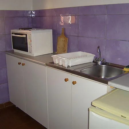 מלון דירות Argo Pool & Bar 4*